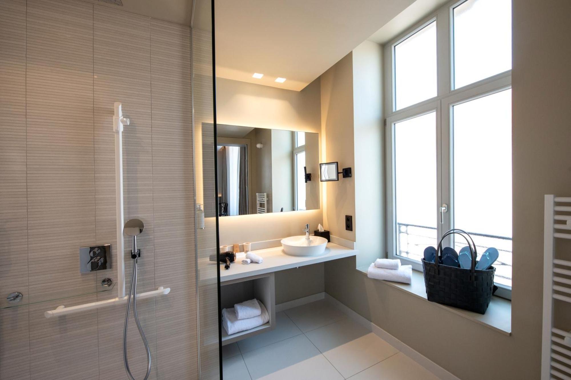 Best Western Premier Le Chapitre Hotel And Spa Remiremont Eksteriør billede
