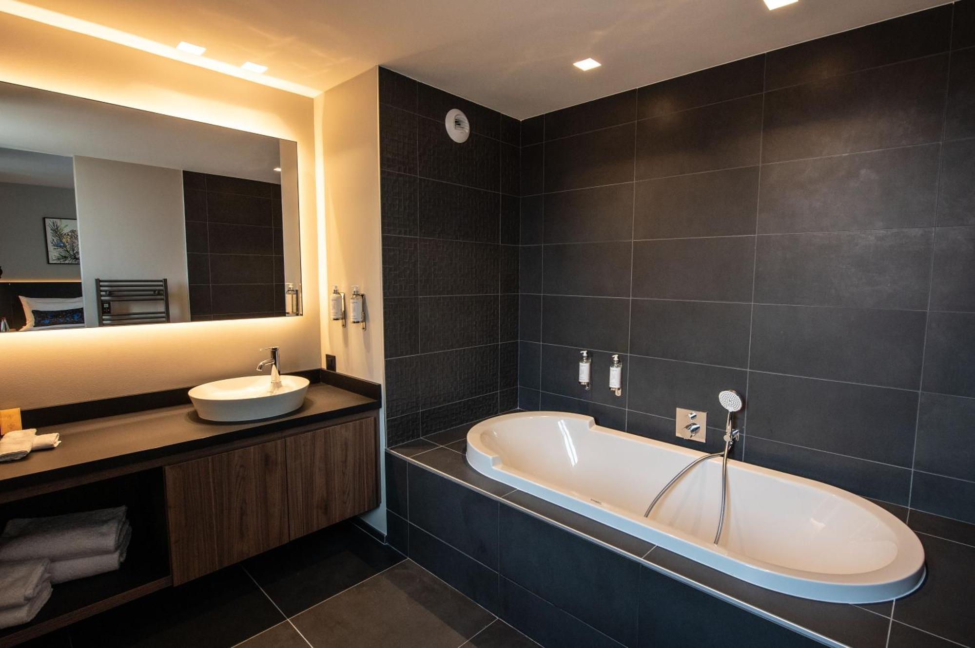 Best Western Premier Le Chapitre Hotel And Spa Remiremont Eksteriør billede