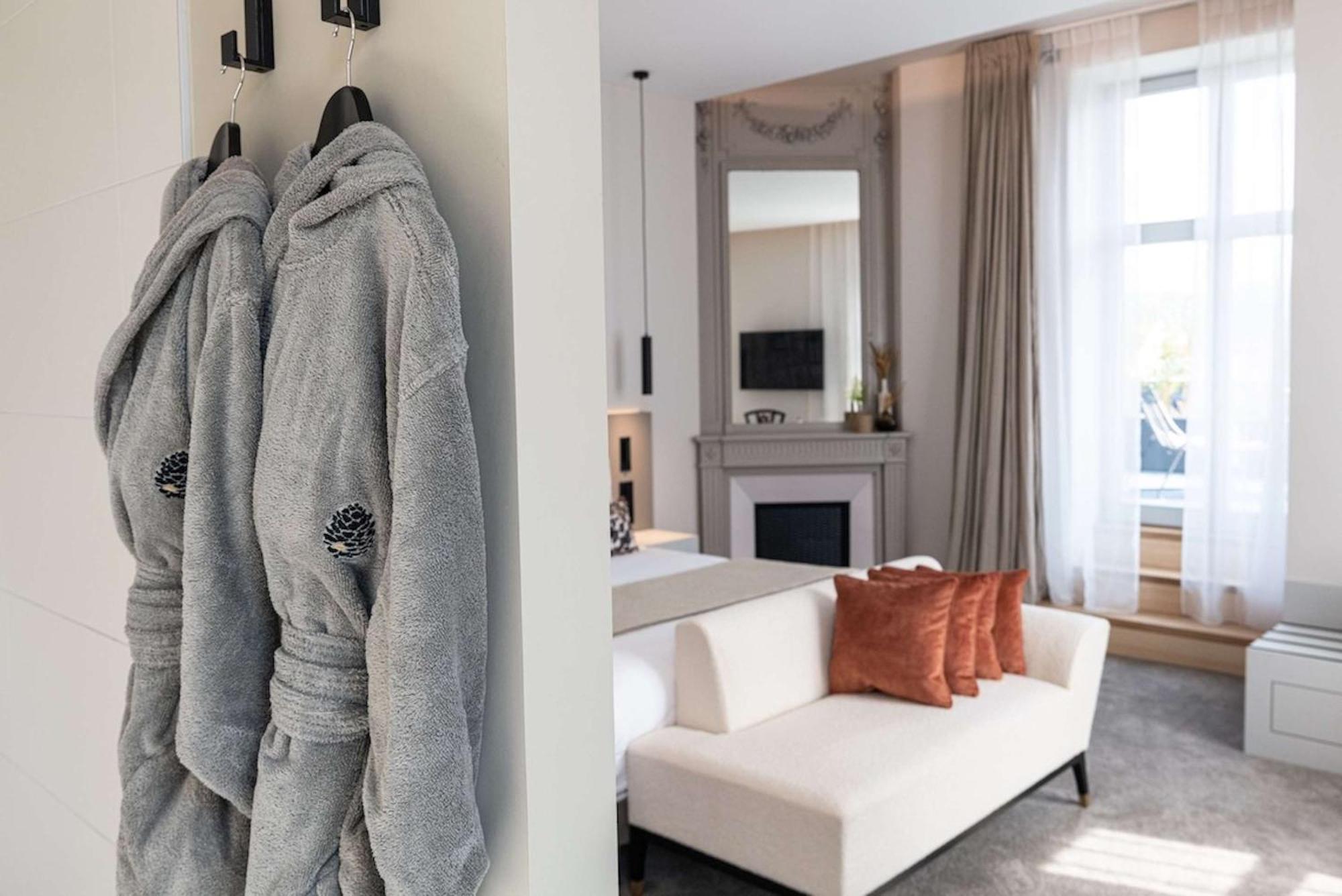 Best Western Premier Le Chapitre Hotel And Spa Remiremont Eksteriør billede
