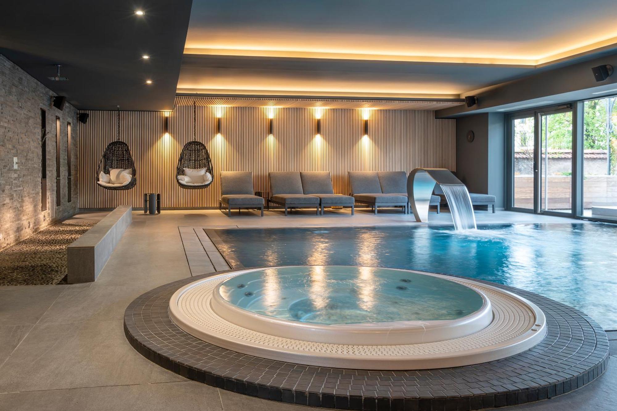 Best Western Premier Le Chapitre Hotel And Spa Remiremont Eksteriør billede