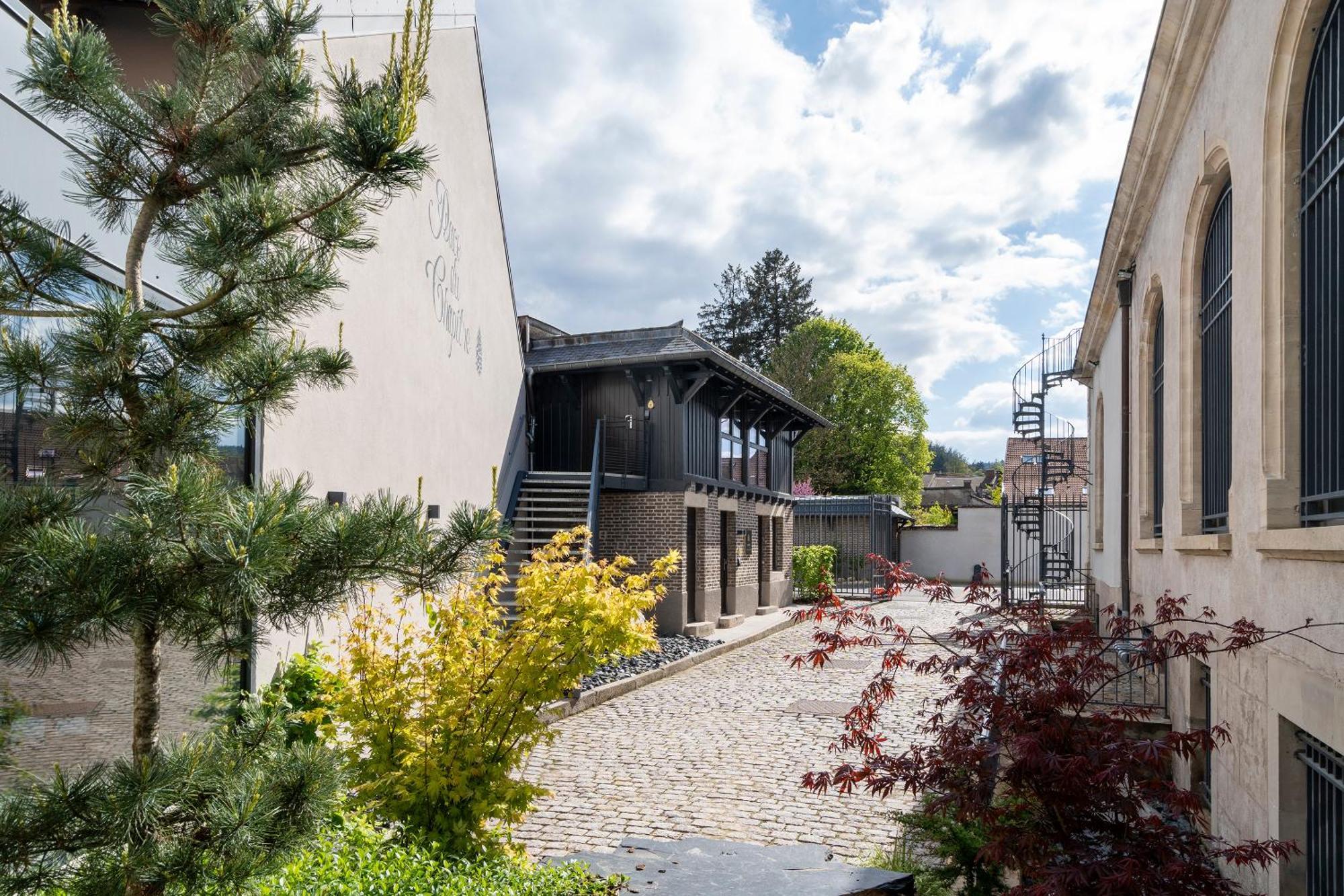 Best Western Premier Le Chapitre Hotel And Spa Remiremont Eksteriør billede